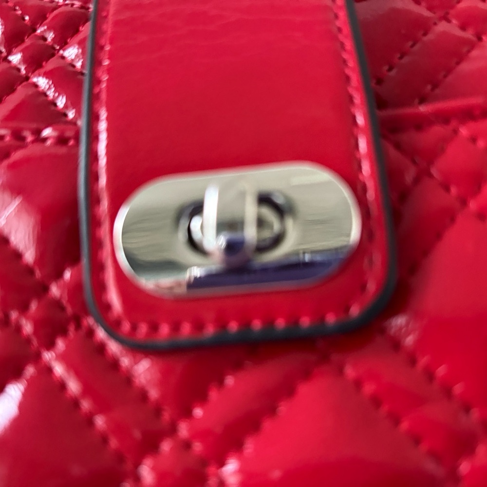 Forever 21 Cute Red Crossbody Quilted Faux Patent Leather Chain Handbag NWOT - Picture 4 of 9